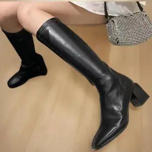 [신상오픈런]여성용 기모 스판 롱 부츠 가죽 미들굽 텍스쳐 (44092216)