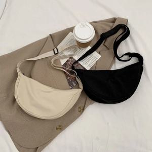 여성 반달크로스백 미니 여행용 반달백 핸드폰 가방 캐주얼 숄더백