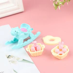 1:6 미니 작은 플라스틱 흔들 목마 모델 균형 말 인형 집 장식 척 놀이 집 장난감 선물 어린이 키즈 소녀