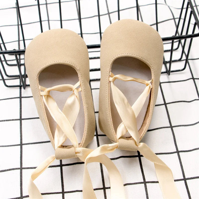 패션 신생아 여아 신발 첫 걸음마 신발 모카신 크로스 리본 공주 댄스 부드러운 밑창 유아 신발