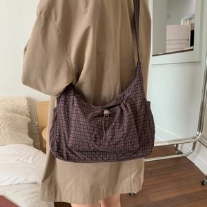 여성 체크무늬 슬링백 나일론 플리츠 클라우드 숄더백 대용량 스타일리시 플래드 토트백 쇼핑 데이트 핸드백