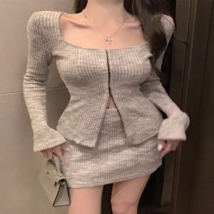 세련된 스파이시 걸 니트 세트 여성용 퓨어 데지어 섹시 스퀘어 칼라 긴팔 가디건 아우터 하이웨이스트 미니스커트