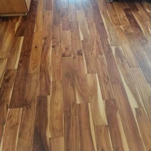 맞춤형 8mm 웜 브러쉬드 오크 다층 엔지니어드 우드 바닥재