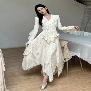 프린세스 스타일 하이웨이스트 긴팔 여성 스커트 세트 (가슴핀 꽃 장식) 봄 가을 쓰리피스 수트 캐주얼 데이트룩