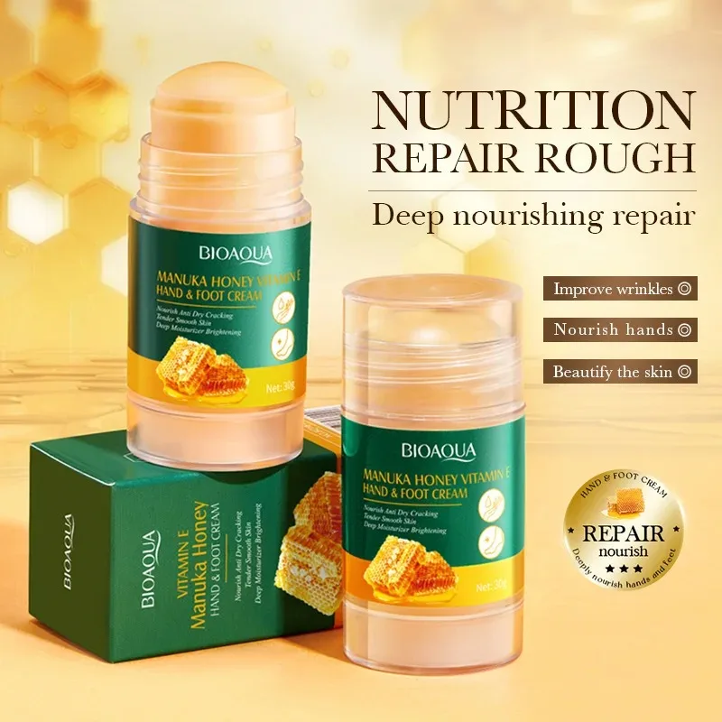 손과 발 크림 30g은 손과 발의 건조하고 갈라진 피부를 깊이 영양을 공급하여 건조함, 갈라짐, 벗겨짐 등의 문제를 효과적으로 완화하고, 피부의 부드러움과 수분을 회복시킵니다.