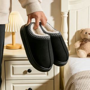 실내 플러시 면 슬리퍼는 부드럽고 편안하며 여성용 겨울 신발, 패셔너블한 홈 슈즈, 여성용 겨울 슬리퍼, 가을 겨울용 미끄럼 방지 모델, 여성용 고급 야외 슬리퍼, 감싸인 힐 디자인, 야외 용품, 플러시 모피, 미끄럼 방지 부드러운 밑창, 실내 및 실외 따뜻하고 편안한 실외 및 실내 따뜻한 가정용 신발입니다.