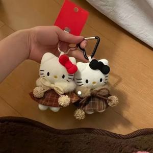 애니메이션 산리오 헬로키티 플러시 코트 망토 키체인 소녀 여성 KT 고양이 학교 가방 크로스백 키링 크리스마스 생일 선물