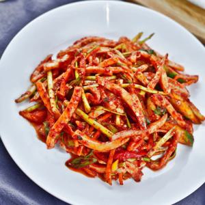 새콤달콤 미나리 오징어 초무침 1팩 550g