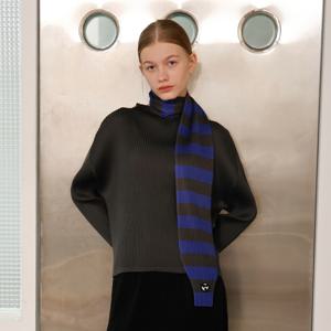 yoyoyoy여성[최초가 133000원] 스트라이프 머플러 플리츠 티셔츠 챠콜_AJ08WNPTS01