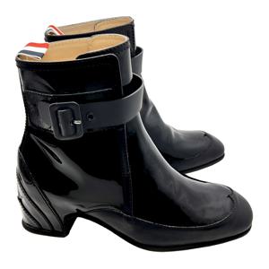 블랙 소프트 페이턴트 레더 40MM 블록 힐 갈로시 앵클 부츠 FFB136A 00216 001