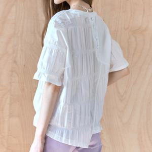 [마쟈] 버튼포인트 엠보 셔링 블라우스