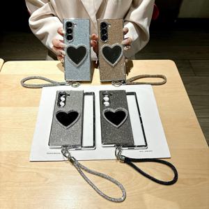 갤럭시 Z폴드 7 6 5 4 예쁜 반짝이 다이아 큐빅 하트 미러 핸드 스트랩 슬림 글리터 하드 케이스