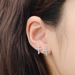 젤루나 (한쌍) 써지컬 십자가 큐빅 레이어드 귀꾸 스터드 아웃컨츠 바벨 볼타입 귀걸이 P-886