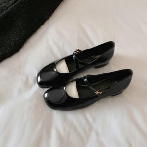 PURETON 프렌치 소가죽 에나멜 메리제인 펌프스 버클 메리제인 슈즈