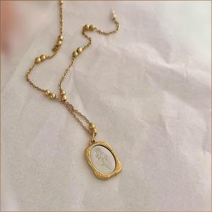 목걸이 신상 스페인 매직미러 목걸이 레트로 엠보 사각 카드원 구슬 체인의 매력