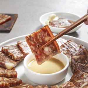 두레식품 맛나편육 300g 3팩 (새우젓 + 궁채피클  증정) 가족이 정성껏 요리해요 / 등산 캠핑 낚시