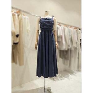 온앤온 백 스모킹밴딩 슬리브리스 롱 원피스 (NJW5MO698)