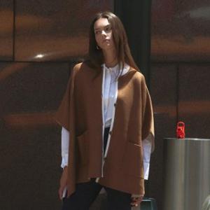 최초가 159800원 니트 케이프 코트