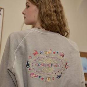 꼼파뇨 캣 스티치 레글런 피그먼트 맨투맨 고스트그레이