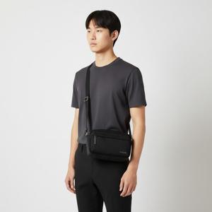 GIVENCHY 26SS 나일론 에센셜 U 크로스바디 백 (BKU05CK1ZL 001)