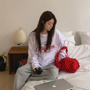 [다잇템]여성 캐쥬얼 필기체 면혼방 긴팔티