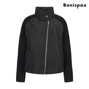 [보니스팍스(여성의류)]하이넥 퀄팅 니트 배색 포켓 긴팔 집업 자켓 (XO4JK002L0)