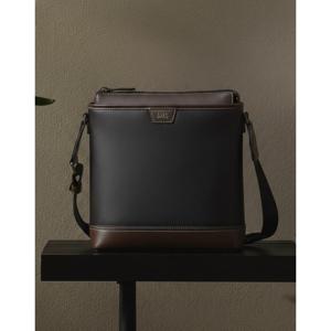 [닥스ACC]블랙 로고장식 소가죽 크로스백 DBBA6E042