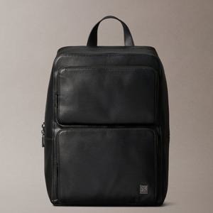 CK진  남성 하드웨어 엠블럼 슬림 포켓 백팩(4D3289G-UB1)