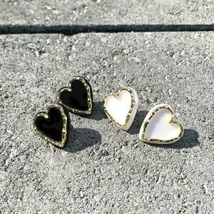 [폭스타일] 블랙 앤 화이트 하트 귀걸이