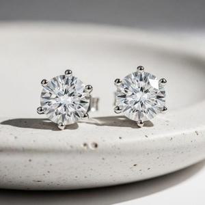 [메종드쉬]메종드쉬 모이사나이트 귀걸이 랩 다이아 6프롱 5부