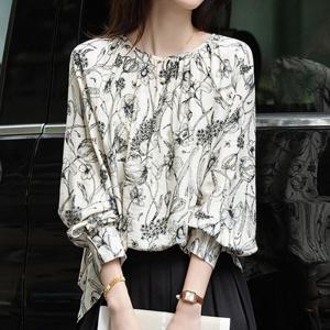 [몽벨리즈]플라워라이닝블라우스 mde2302722