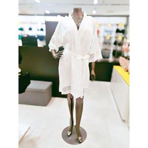 갤러리아_아이보리 화이트 샤무즈 레이스 로브가운(나이트가운) WBWGN3I12