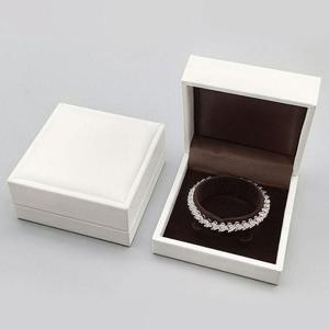 클래식 주얼리 하드케이스 팔찌(정사각) 화이트 (WFFIN7J)