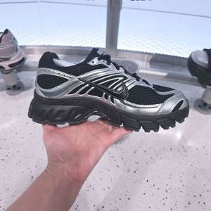 [나이키]에어맥스 모토 2K (여성) 런닝 운동화 HQ2056-007