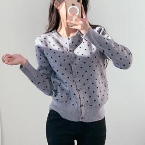 여자 그레이 일상룩 땡땡이 FW 검정 가디건