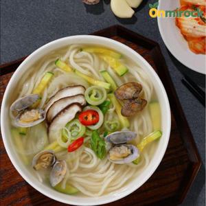 온미락 명동칼국수 3인분 + 알싸한 마늘김치1Kg 사골육수 쫄깃한 생면 칼국수