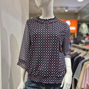 [올포유]여성-몸판 신축성 좋은 져지 원단 소매는 쉬폰 소재/밑단 스모킹 셔링 디테일 7부 소매 블라우스..