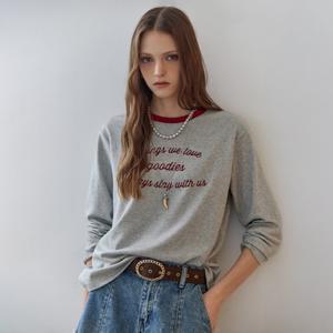 마쟈 배색 라운드넥 레터링 긴팔 티셔츠 ZE10QT500NA