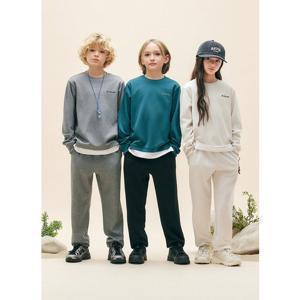 블랙야크키즈 폴리니트 소재를 사용하여 가볍고 신축성이 우수하며 활동성이 좋은 [저지맨투맨세트]