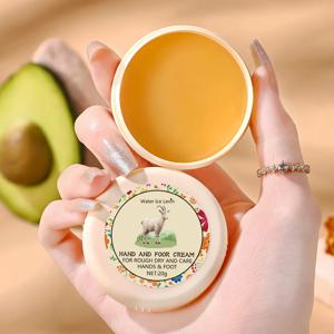 갈라진 손발 연고는 꿀과 히알루론산이 풍부하여 손발의 건조함을 깊숙이 촉촉하게 해주고, 손발의 부드럽고 매끈한 피부를 선사합니다.