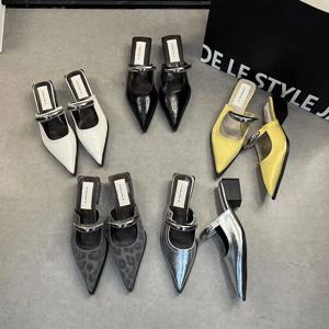 여름 여성 커버 발가락 뮬 슬리퍼 패션 금속 장식 두꺼운 뒤꿈치 슬라이드 신발 컴포트 스트리트 스타일 신발