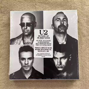 아일랜드 록 에버그린즈 앨범 U2 음악 CD 송스 오브 서렌더 4CD 2023 리마스터 버전 코스프레 워크맨 자동차 사운드트랙 박스 선물
