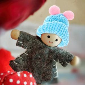 50Pcs 미니 뜨개질 모자 크리스마스 액세서리 DIY 공예 용품 미니 하우스 장식 작은 산타 모자 장식품 작은 크리스마스