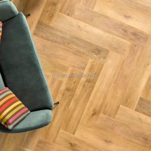 맞춤형 현대적 품질의 천연 브러시드 오크 질감 다층 헤링본 엔지니어드 우드 플로어