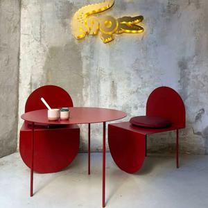 모던 레트로 인더스트리얼 스타일 야외 식탁 의자 세트 레드 반원형 철제 아트 카페 베이커리 밀크티 메탈 소재