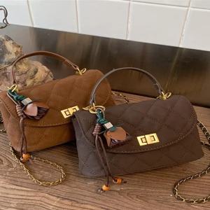 레트로 스몰 스퀘어 백 여성 핸드백 스웨이드 가죽 크로스백 향수 스타일 봄 여름 신상 고급스러운 느낌