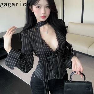 가가리치 패션 핫걸 섹시 스트라이프 브이넥 셔츠 여성 겨울 신상 레이스 스플라이싱 긴팔 탑 넥 스트랩