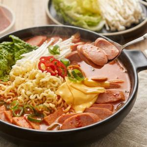 사나이 쉐프 부대찌개  1kg + 1kg ( 4~6인분 ) 햄 듬뿍 /2건 2000원 할인