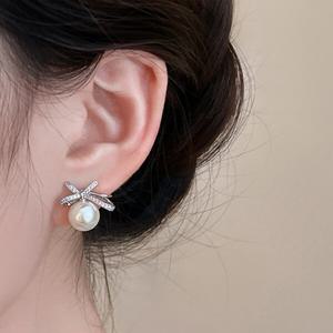 (빡세일 20%)(인기템)젤루나 데일리 큐빅 리본 매듭 진주 볼 여자 귀걸이 P-600