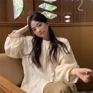 SUTA 프렌치 빈티지 레이스 자수 루즈핏 블라우스